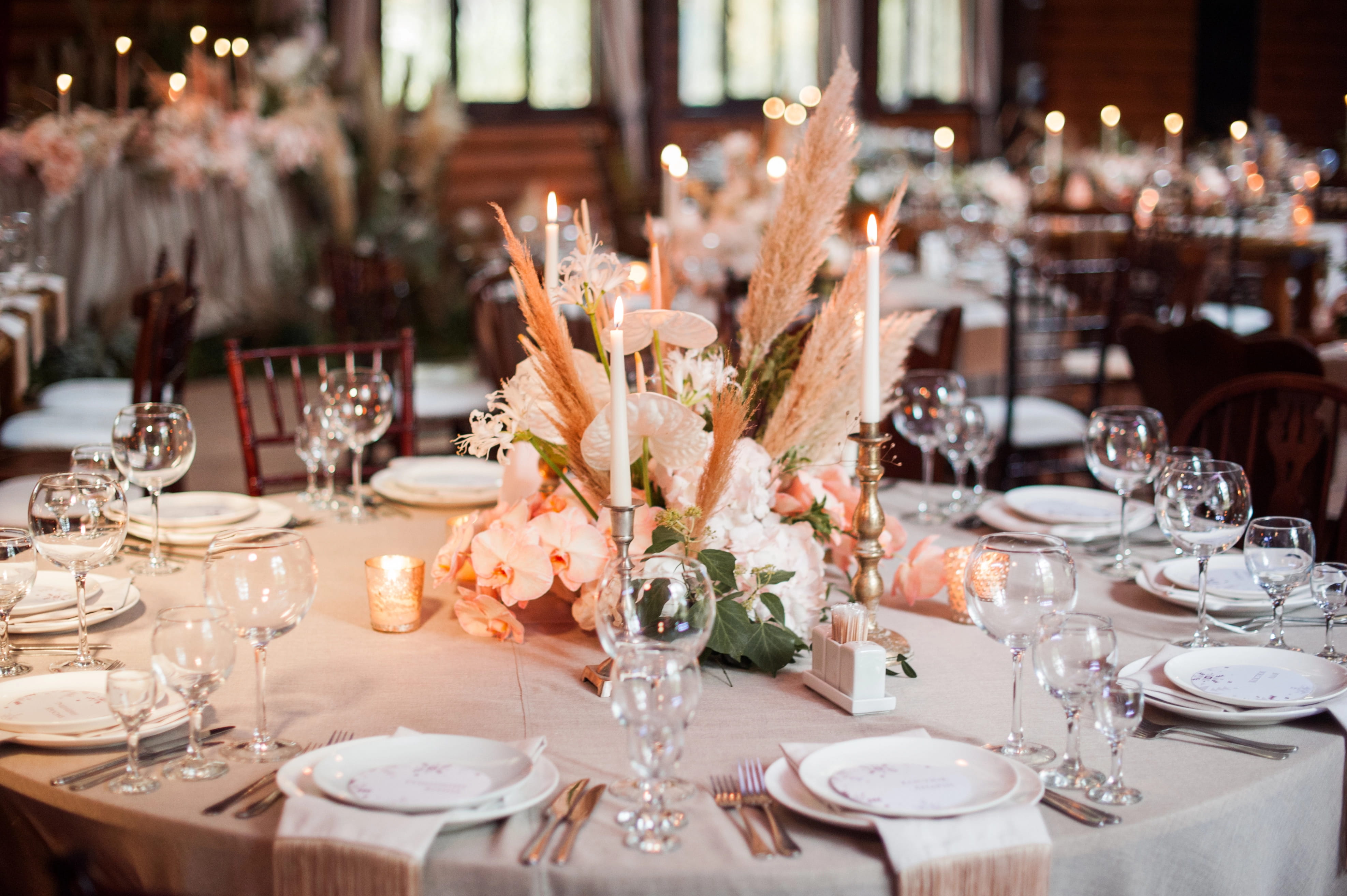 The Best Rustic Wedding Flowers: Farmhouse Elegance in Your Bouquet